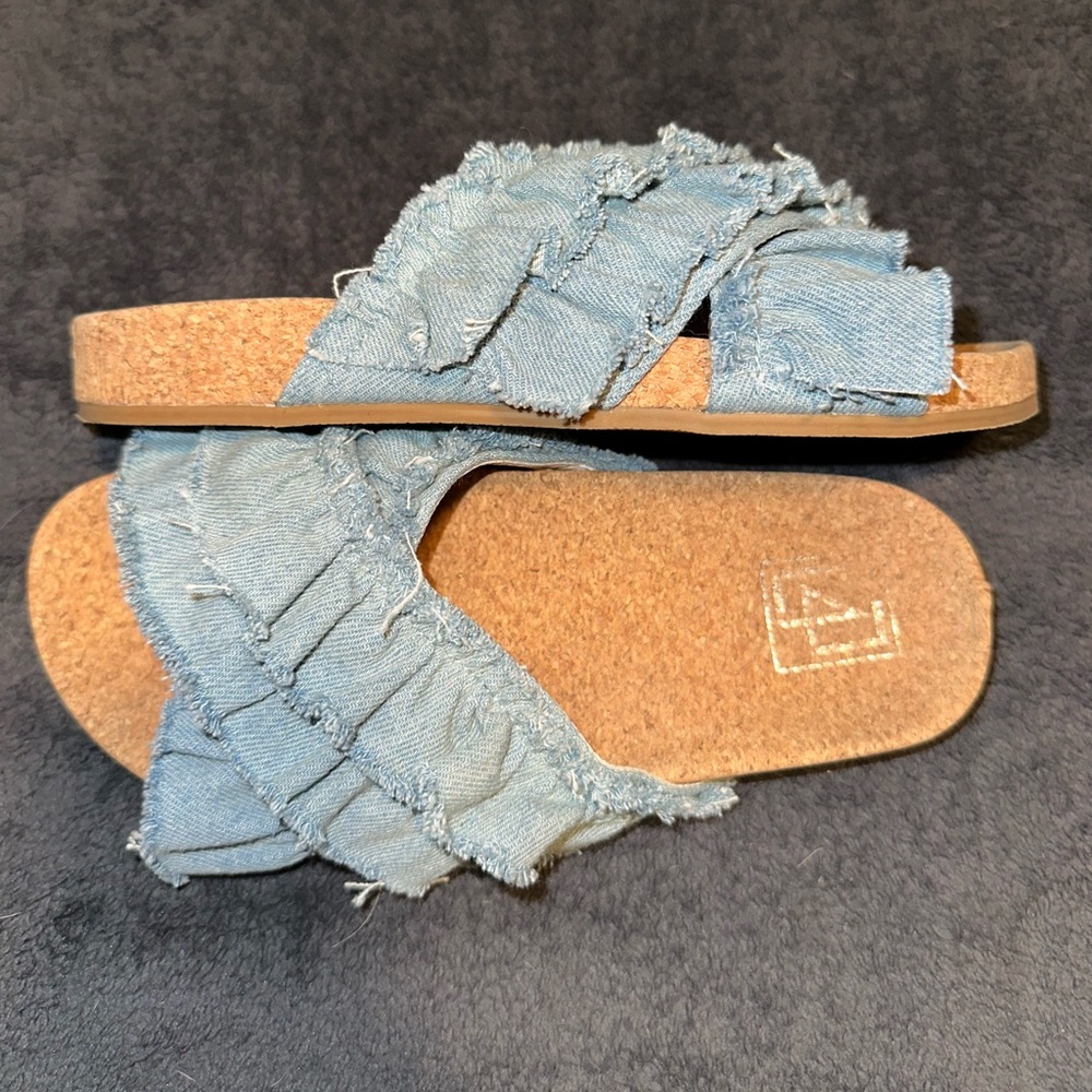 Sandals - Picture 3 of 4